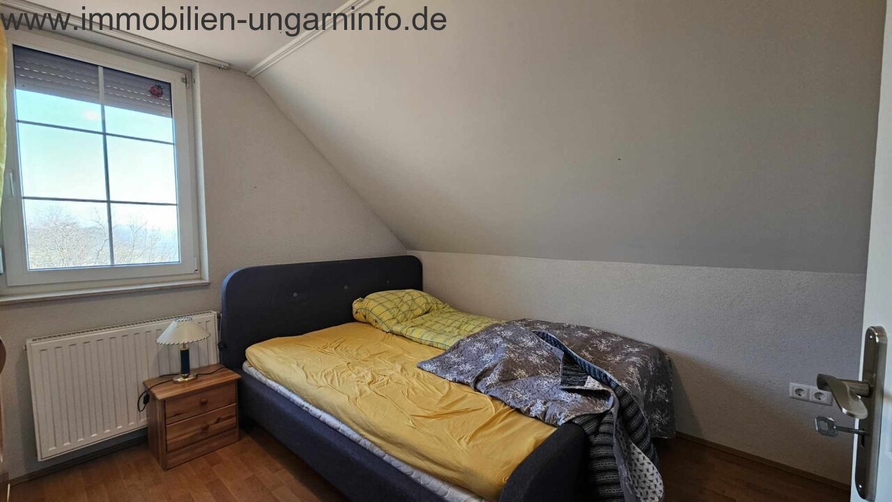 Zwei Häuser auf einem Grundstück