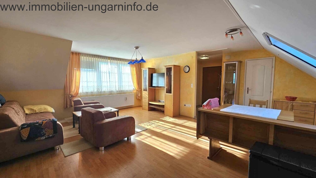 Zwei Häuser auf einem Grundstück