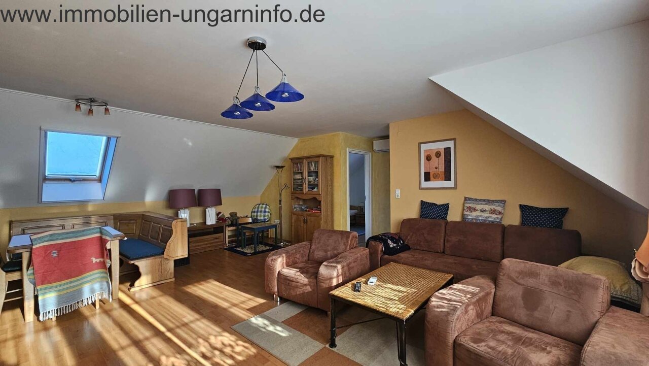 Zwei Häuser auf einem Grundstück