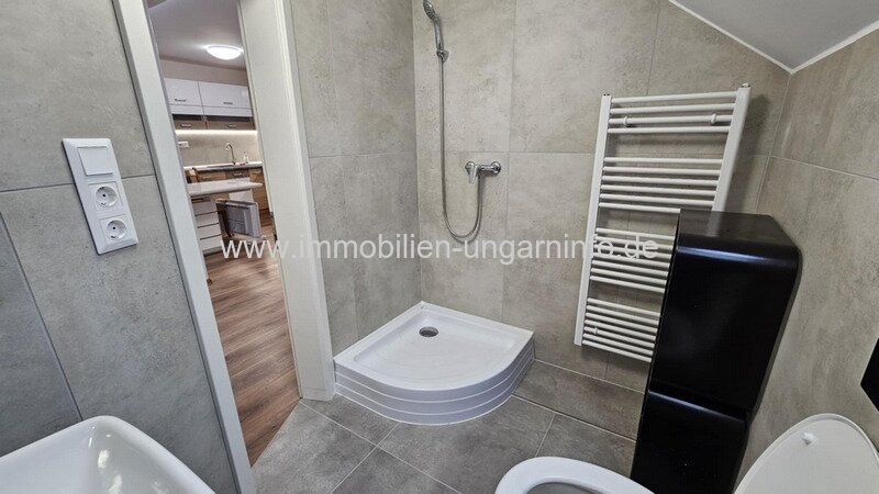 Modernes Einfamilienhaus mit 3 separaten Wohnungen im Herzen von Nagykanizsa zu verkaufen