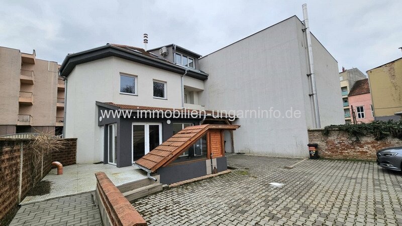 Modernes Einfamilienhaus mit 3 separaten Wohnungen im Herzen von Nagykanizsa zu verkaufen