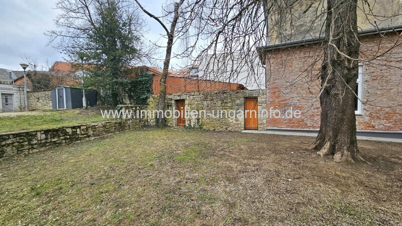 Modernes Einfamilienhaus mit 3 separaten Wohnungen im Herzen von Nagykanizsa zu verkaufen