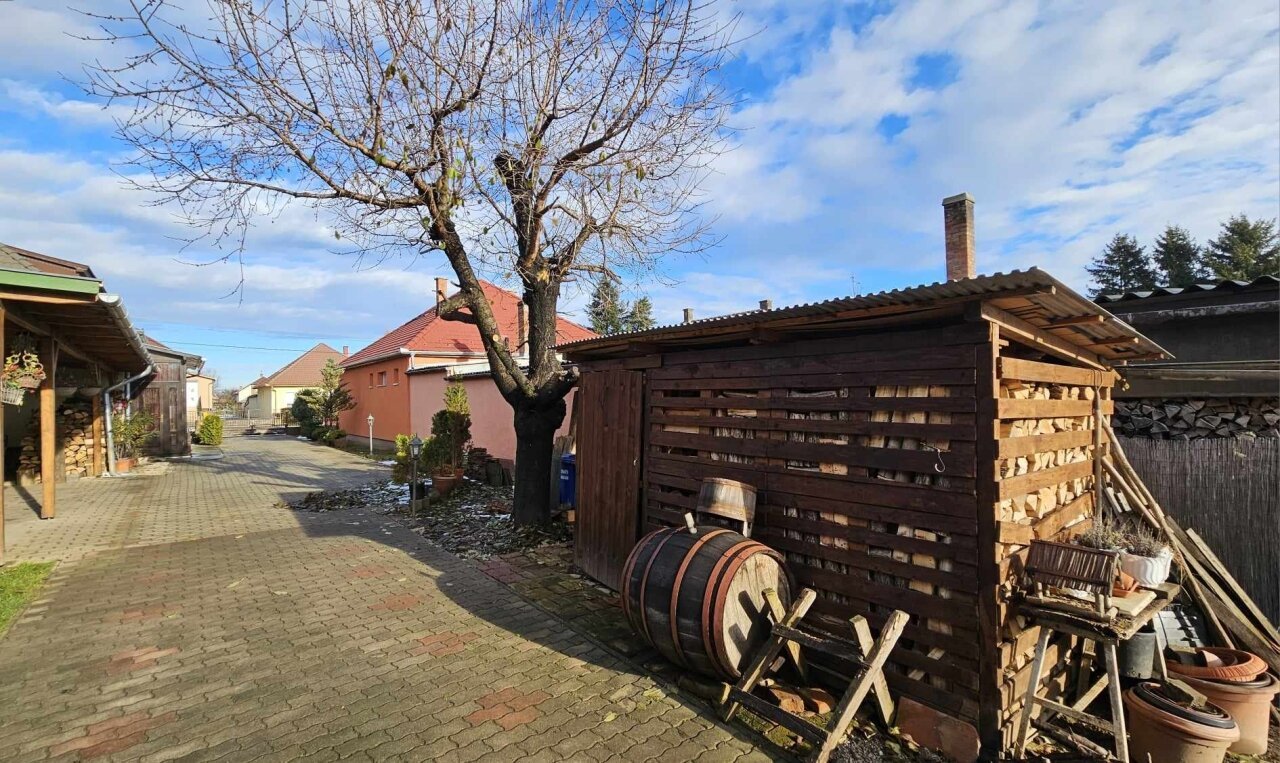 2 Häuser und Apartment auf einem Grundstück in der Nähe des Plattensees zu verkaufen