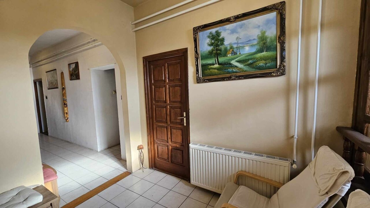 Einfamilienhaus und Geschäftsräume in einem zu verkaufen