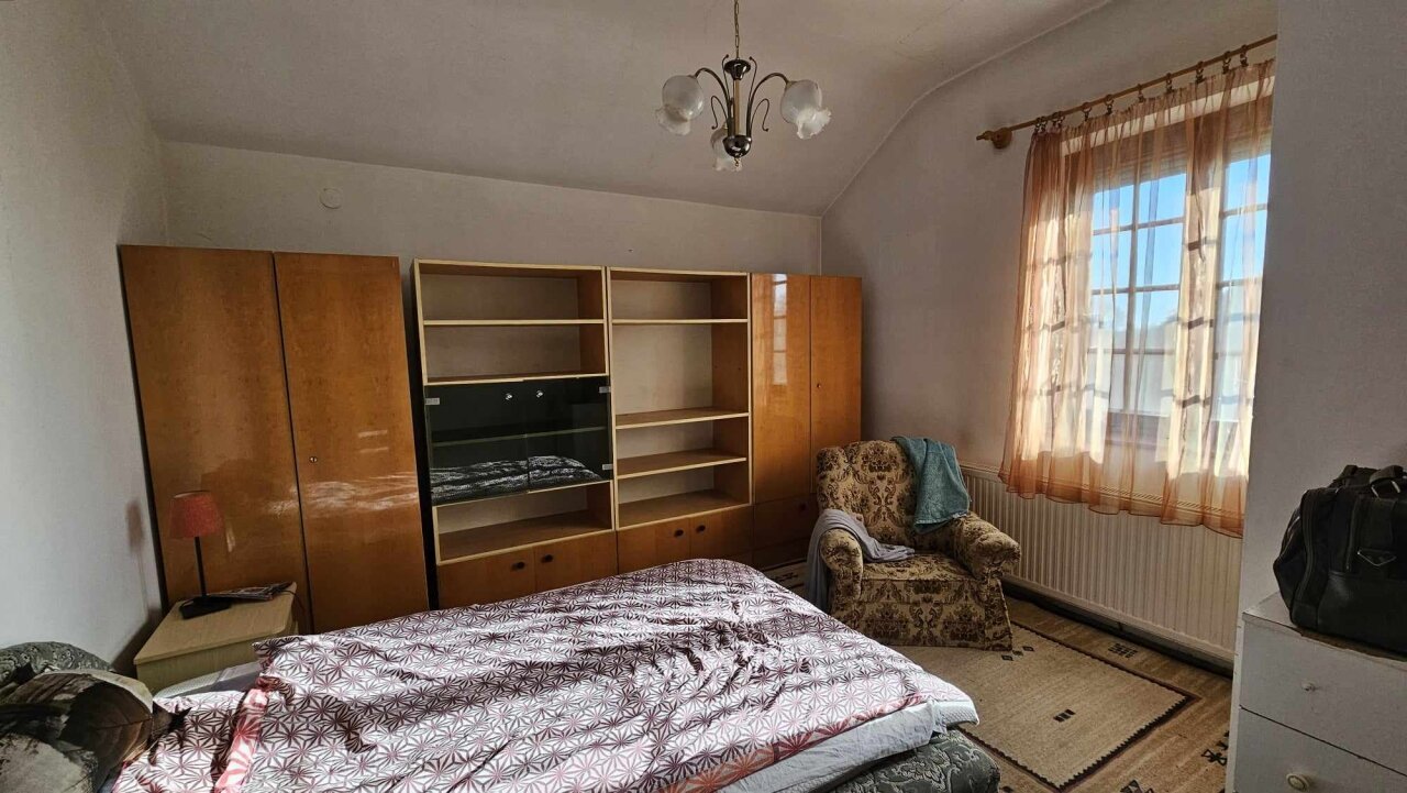 Einfamilienhaus und Geschäftsräume in einem zu verkaufen