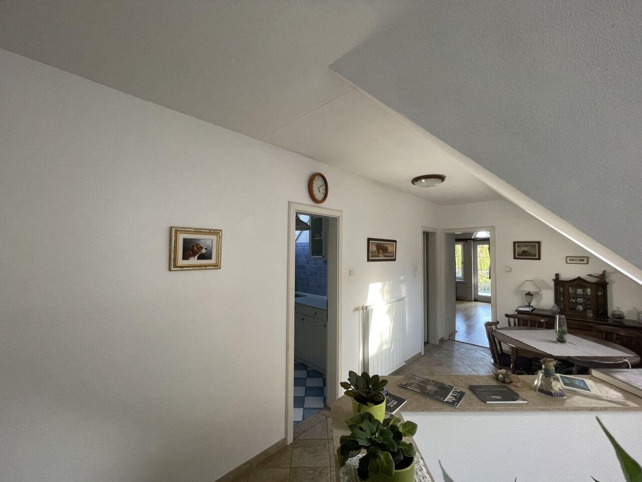 3-stöckiges Haus mit Pool im Donauknie zu verkaufen