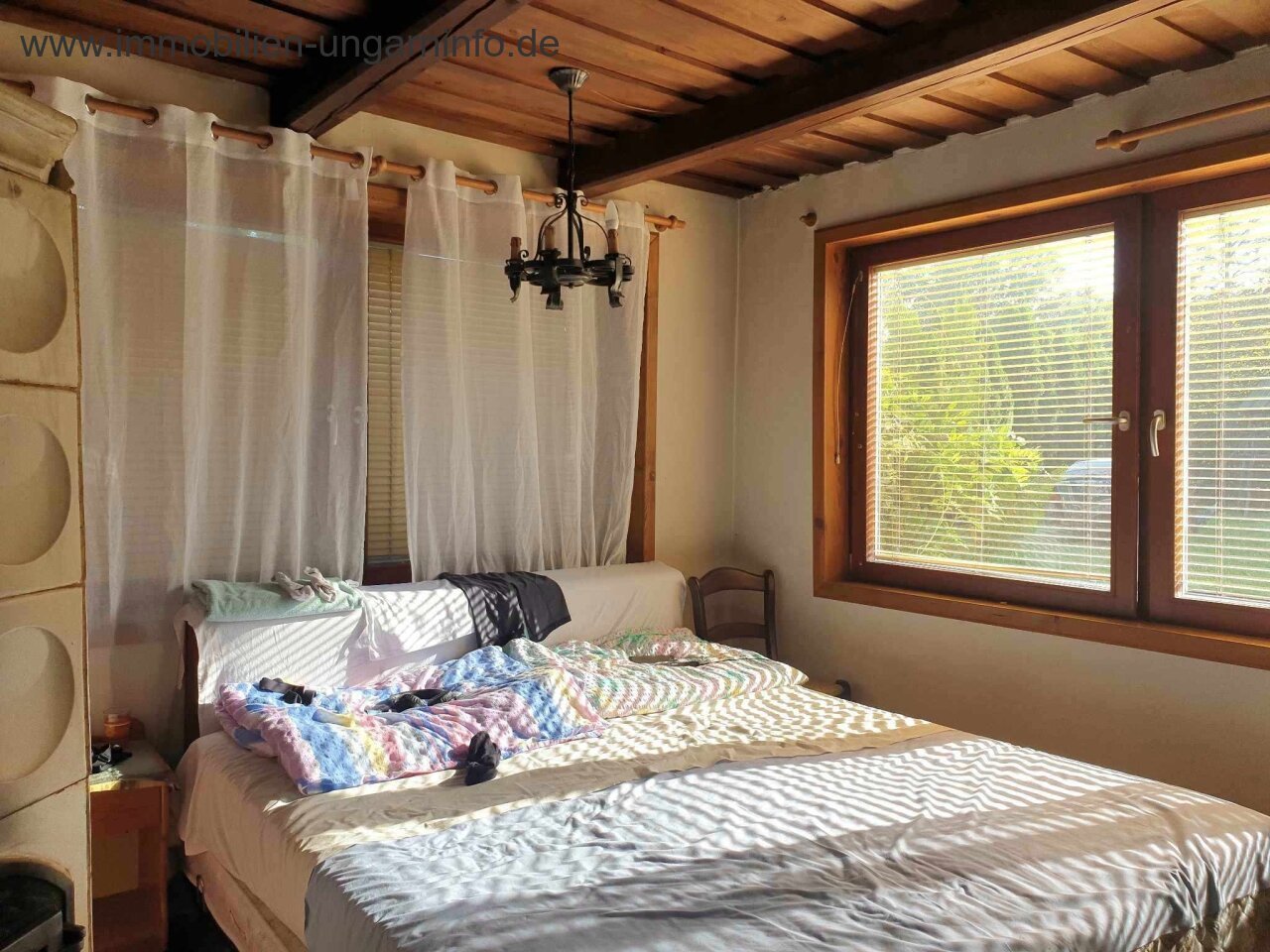 Zu verkaufen 3,2 Hektar großes Familienanwesen mit 3 Häusern, Pool, See, Wald