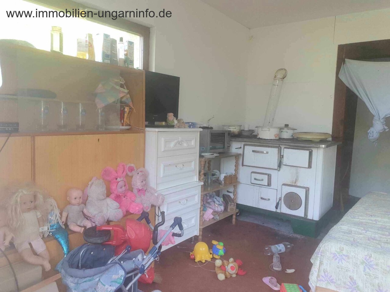 Zu verkaufen 3,2 Hektar großes Familienanwesen mit 3 Häusern, Pool, See, Wald