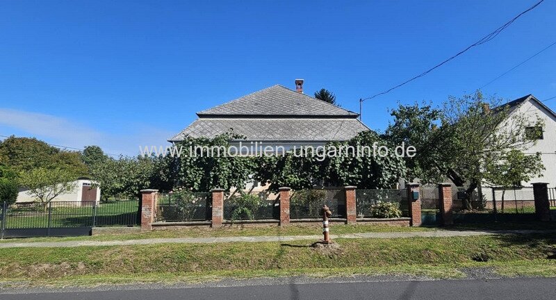 Einfamilienhaus mit großem Hof in ruhiger Lage, nahe der kroatischen-slovenien Grenze