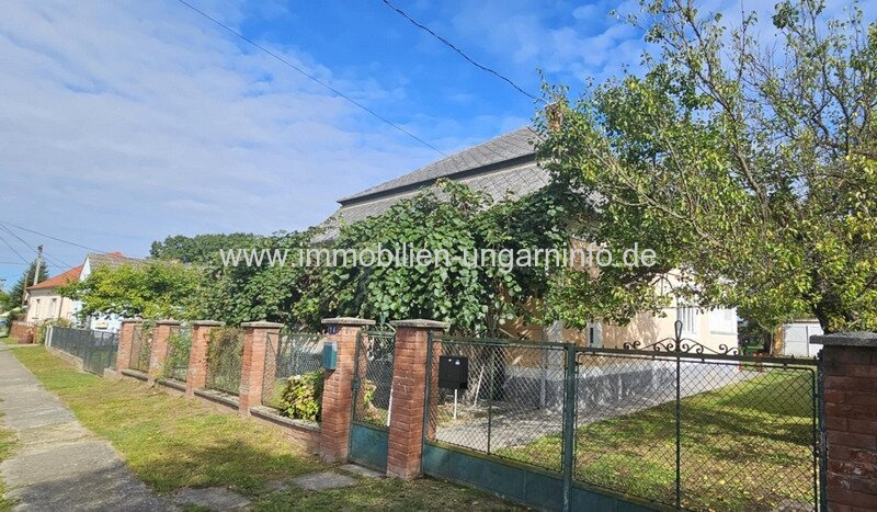 Einfamilienhaus mit großem Hof in ruhiger Lage, nahe der kroatischen-slovenien Grenze