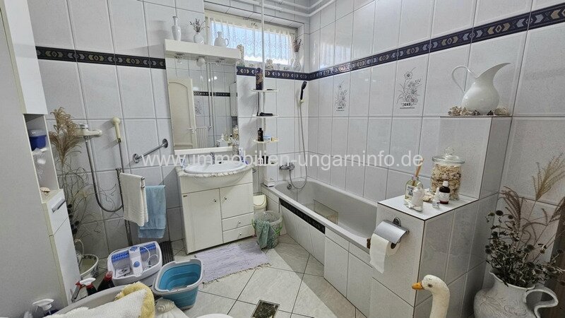 12 km südlich von Balaton 2-stöckiges Einfamilienhaus von deutschem Eigentümer zu verkaufen