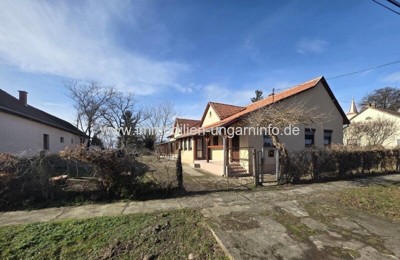 Familienhaus im bürgerlichen Stil in der Nähe des Plattensees, in Csákány