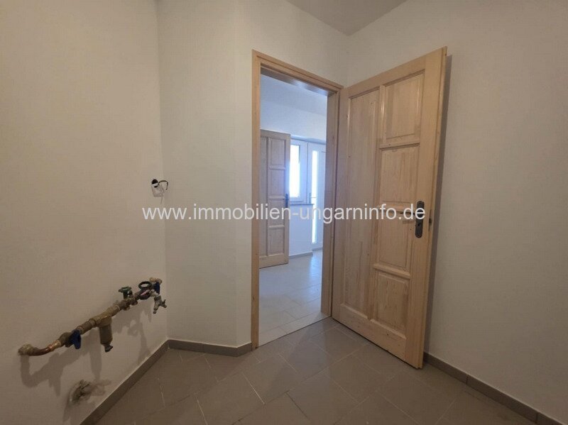 Neubau-Einfamilienhaus in der Region Nord-Balaton mit Panoramablick auf den Balaton