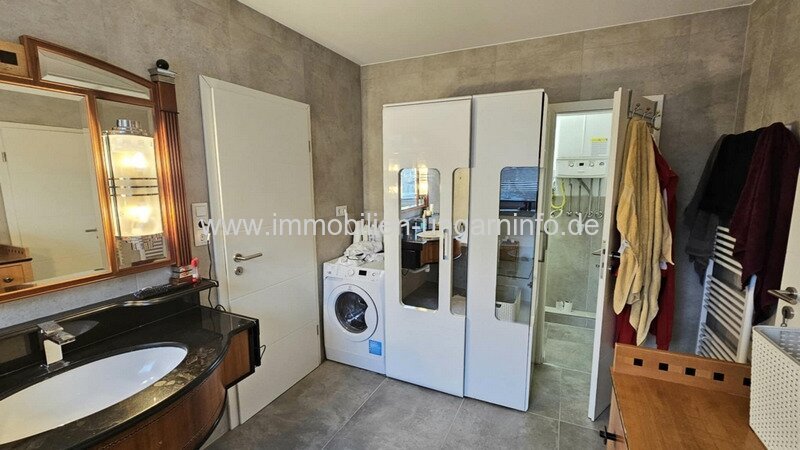 Modernes Einfamilienhaus mit 3 separaten Wohnungen im Herzen von Nagykanizsa zu verkaufen