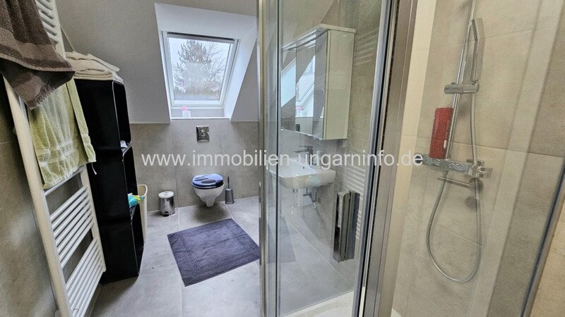 Modernes Einfamilienhaus mit 3 separaten Wohnungen im Herzen von Nagykanizsa zu verkaufen