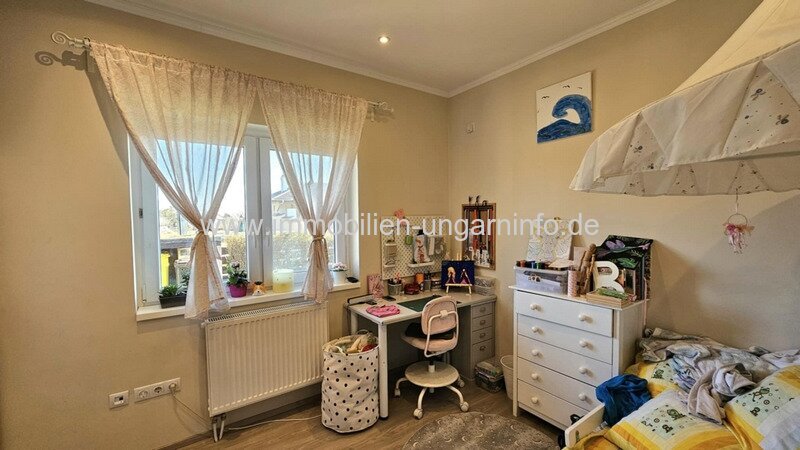 Modernes Niedrigenergie-Familienhaus in Balatonkeresztúr zu verkaufen