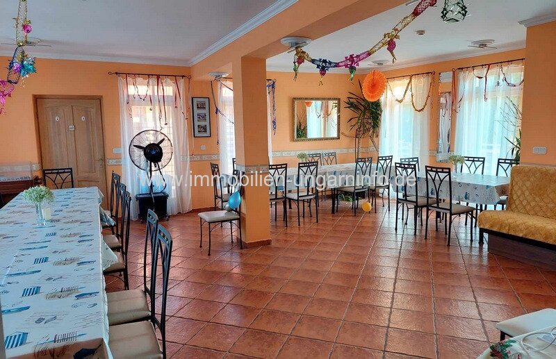 16-Zimmer-Pension mit Restaurant und Schwimmbad am Plattensee