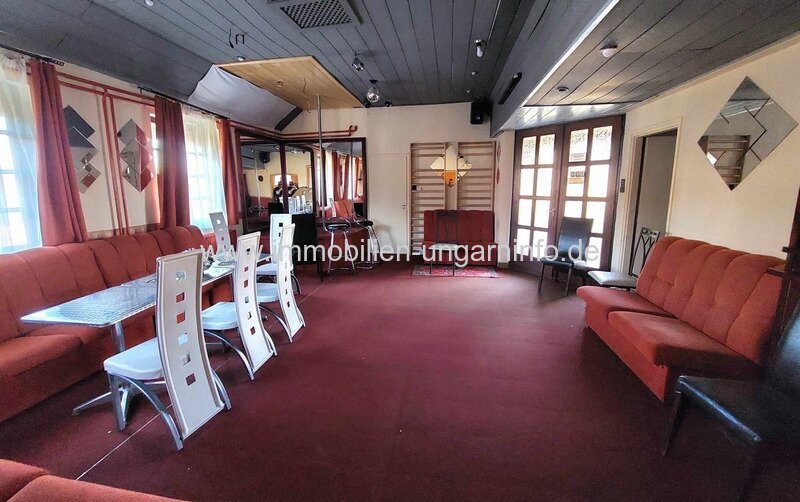 16-Zimmer-Pension mit Restaurant und Schwimmbad am Plattensee