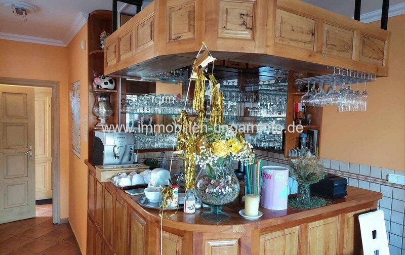 16-Zimmer-Pension mit Restaurant und Schwimmbad am Plattensee