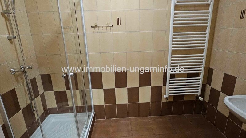 16-Zimmer-Pension mit Restaurant und Schwimmbad am Plattensee