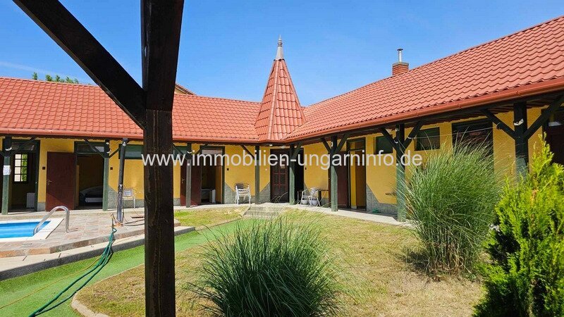 16-Zimmer-Pension mit Restaurant und Schwimmbad am Plattensee