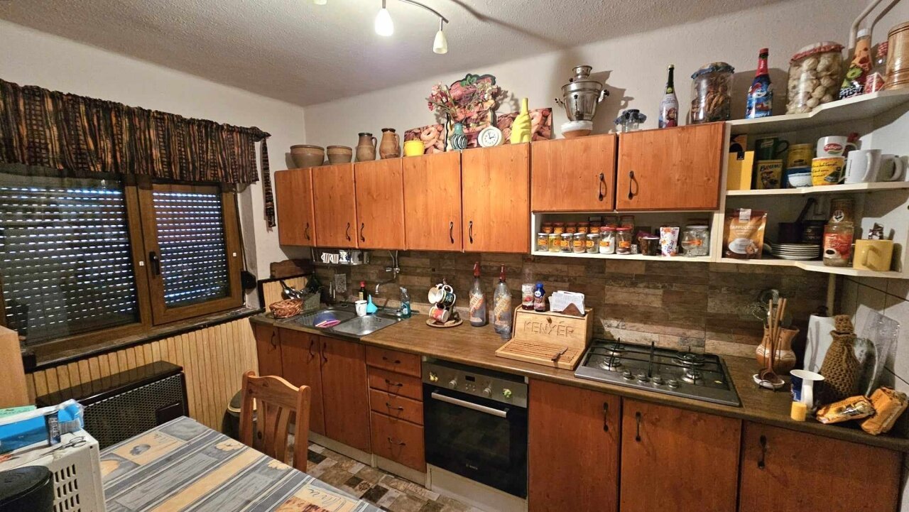 2 Häuser und Apartment auf einem Grundstück in der Nähe des Plattensees zu verkaufen