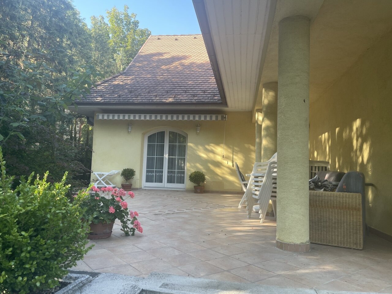 3-stöckiges Haus mit Pool im Donauknie zu verkaufen