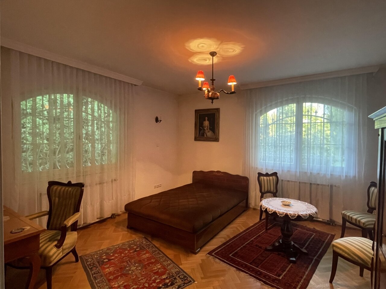 3-stöckiges Haus mit Pool im Donauknie zu verkaufen