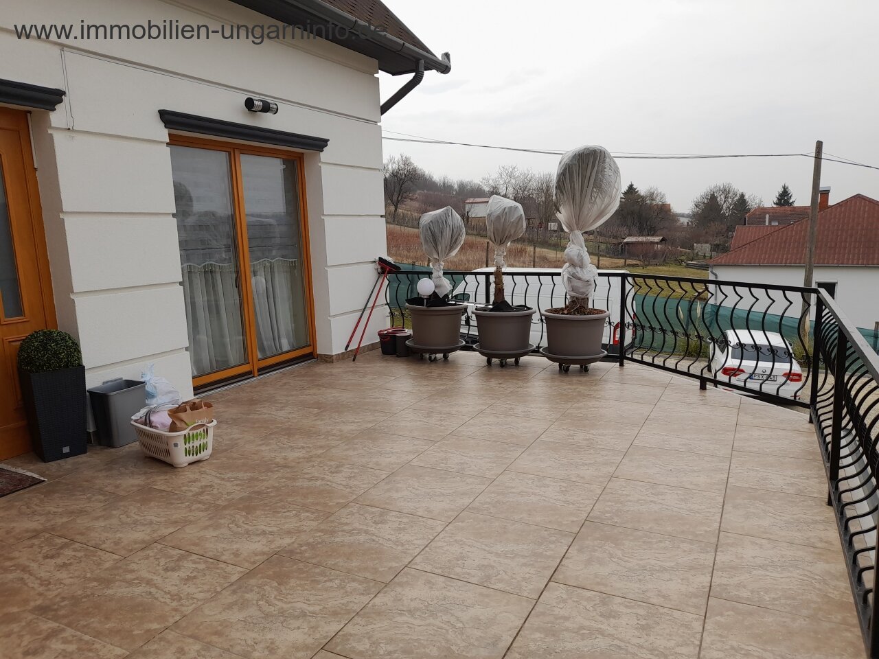 In der Nähe von Hévíz 3-stöckiges modernes Einfamilienhaus in ruhiger Umgebung, mit separatem Eingang Wohnung zu verkaufen