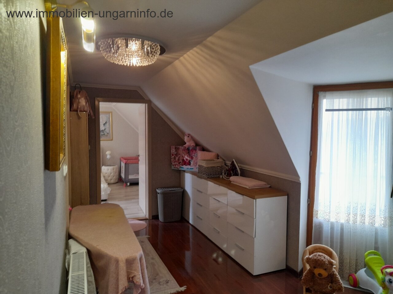 In der Nähe von Hévíz 3-stöckiges modernes Einfamilienhaus in ruhiger Umgebung, mit separatem Eingang Wohnung zu verkaufen