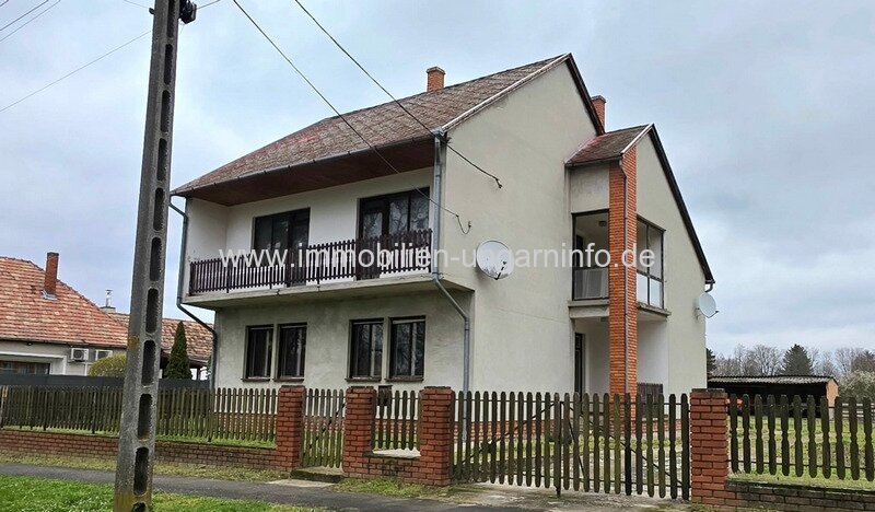 Zweistöckiges Mehrfamilienhaus in Mesztegnyő zu verkaufen