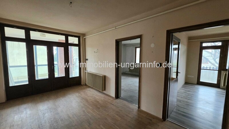 Zweistöckiges Mehrfamilienhaus in Mesztegnyő zu verkaufen