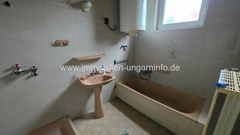 Zweistöckiges Mehrfamilienhaus in Mesztegnyő zu verkaufen