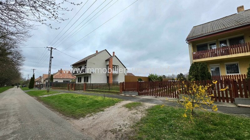 Zweistöckiges Mehrfamilienhaus in Mesztegnyő zu verkaufen