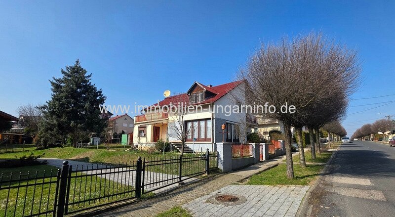 Familienhaus mit 9 Zimmern im Zentrum von Zalakaros zu verkaufen