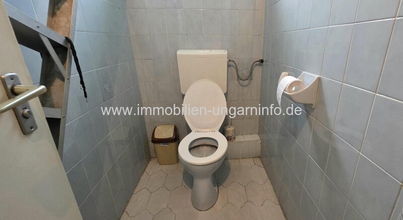 Mehrgenerationen-Einfamilienhaus mit Geschäftsraum in Marcali zu verkaufen