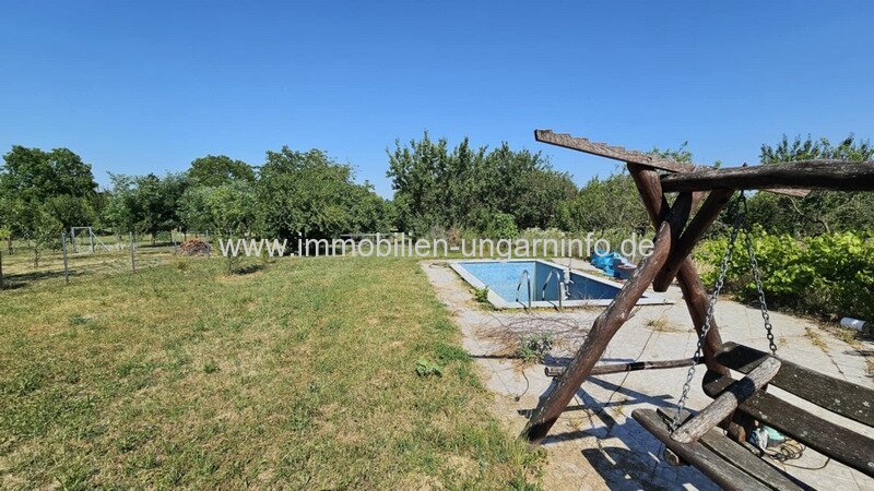 4 km vom Plattensee entfernt 2 Generationen Familienhaus mit Pool zu verkaufen