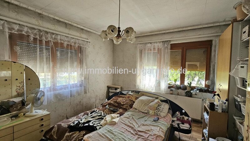 4 km vom Plattensee entfernt 2 Generationen Familienhaus mit Pool zu verkaufen