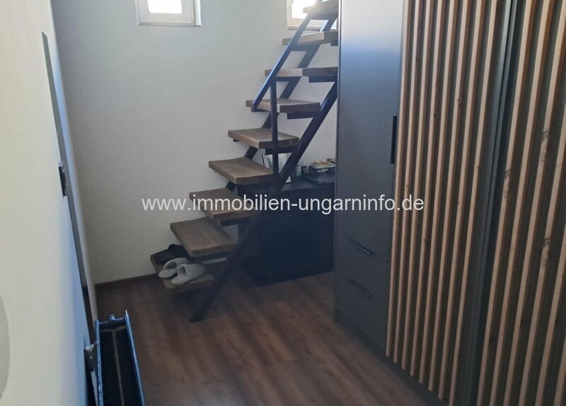 Geschäftsräume und Wohnung in einem zu verkaufen