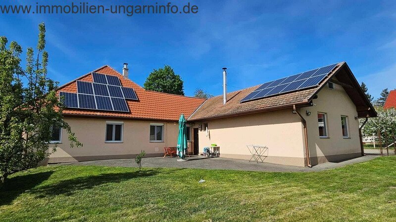 Exklusives Familienhaus mit Apartment in der Nähe des Plattensees