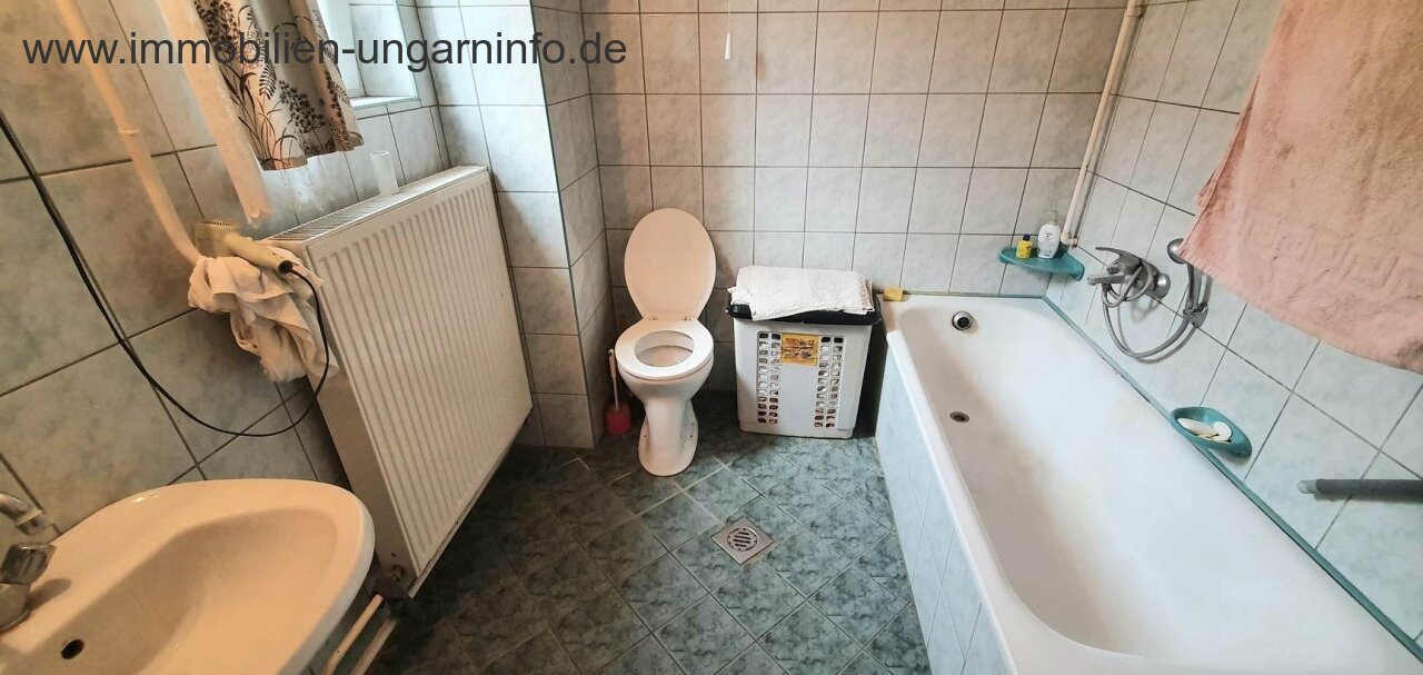 Einfamilienhaus mit Wald in einer Kleinstadt am Plattensee zu verkaufen