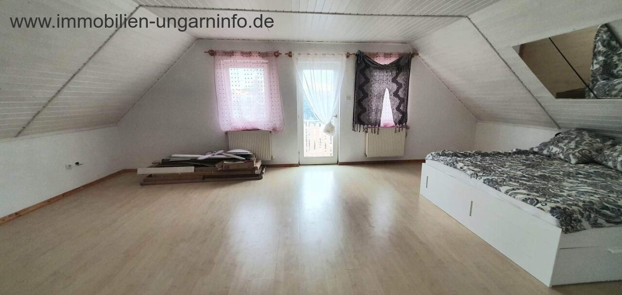 In Vonyarcvashegy, am Nordufer des Plattensees 2-stöckiges Einfamilienhaus zu verkaufen