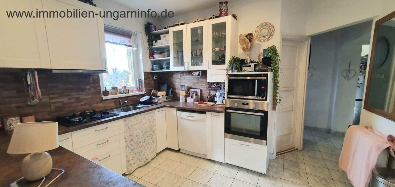 In Vonyarcvashegy, am Nordufer des Plattensees 2-stöckiges Einfamilienhaus zu verkaufen