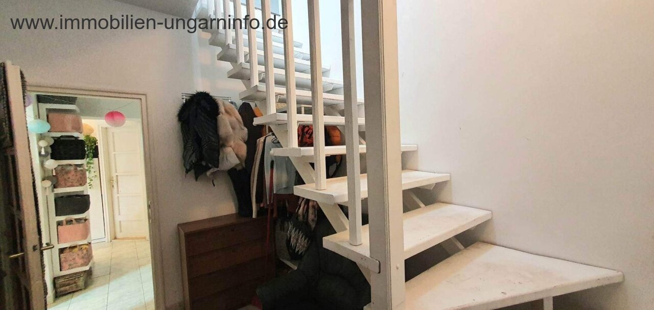 In Vonyarcvashegy, am Nordufer des Plattensees 2-stöckiges Einfamilienhaus zu verkaufen