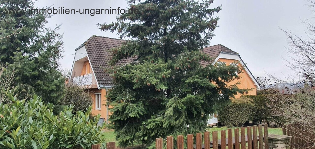 In Vonyarcvashegy, am Nordufer des Plattensees 2-stöckiges Einfamilienhaus zu verkaufen