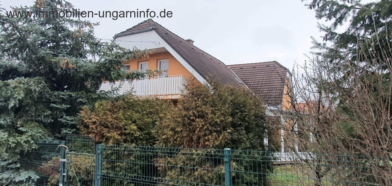 In Vonyarcvashegy, am Nordufer des Plattensees 2-stöckiges Einfamilienhaus zu verkaufen