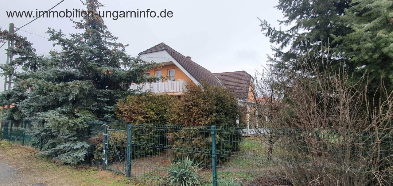 In Vonyarcvashegy, am Nordufer des Plattensees 2-stöckiges Einfamilienhaus zu verkaufen