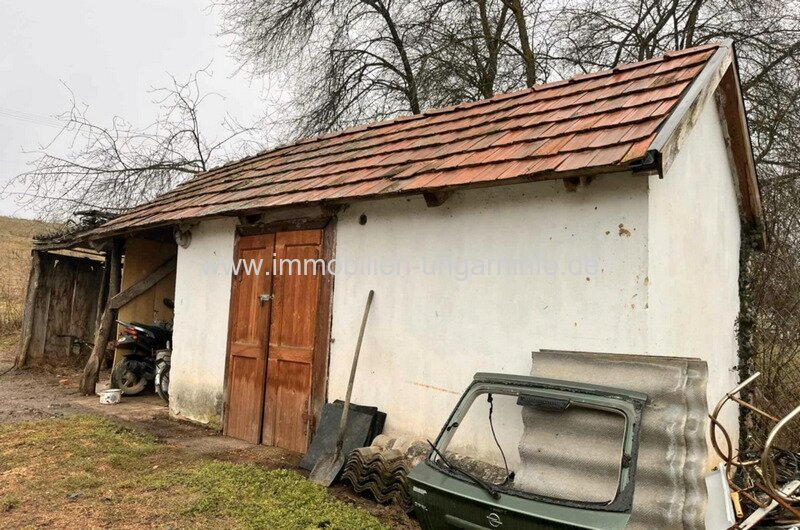 Einfamilienhaus mit großem Grundstück zu verkaufen