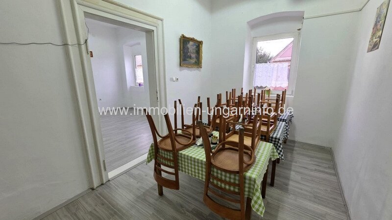 Gastronomie- und Wohngebäude zu verkaufen