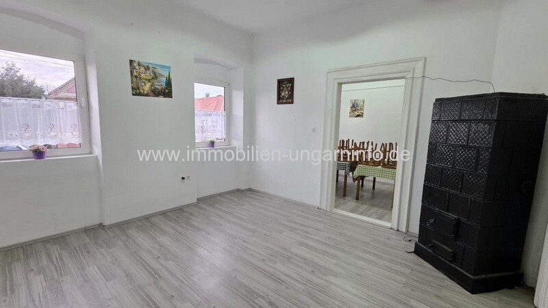 Gastronomie- und Wohngebäude zu verkaufen